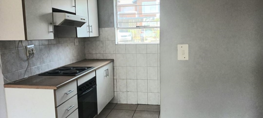1 Bedroom Property for Sale in Glen Marais Gauteng
