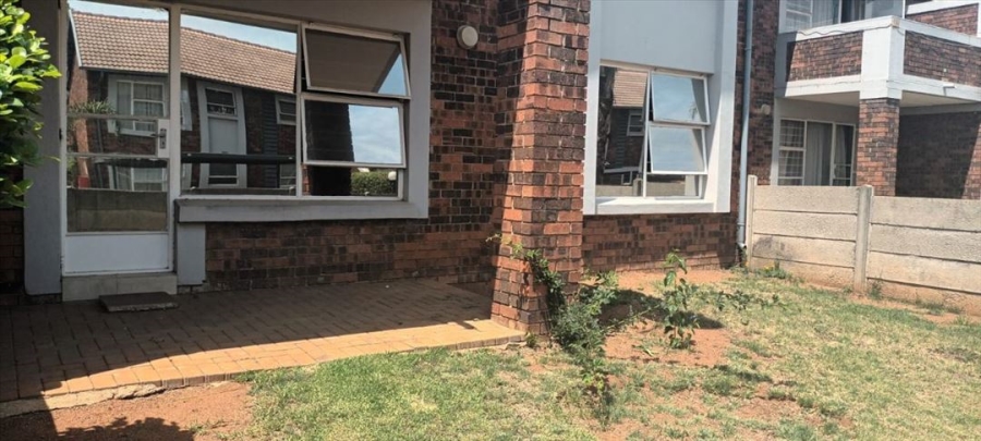 1 Bedroom Property for Sale in Glen Marais Gauteng
