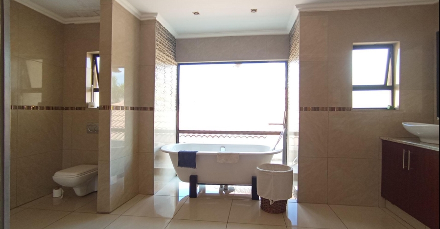 4 Bedroom Property for Sale in Blue Valley Golf Estate Gauteng