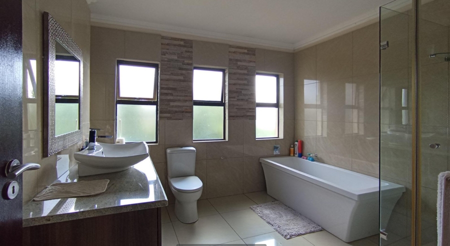 4 Bedroom Property for Sale in Blue Valley Golf Estate Gauteng