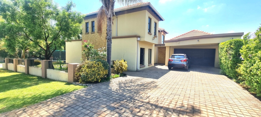 4 Bedroom Property for Sale in Blue Valley Golf Estate Gauteng