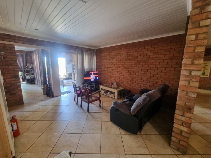 3 Bedroom Property for Sale in Vaaloewer Gauteng