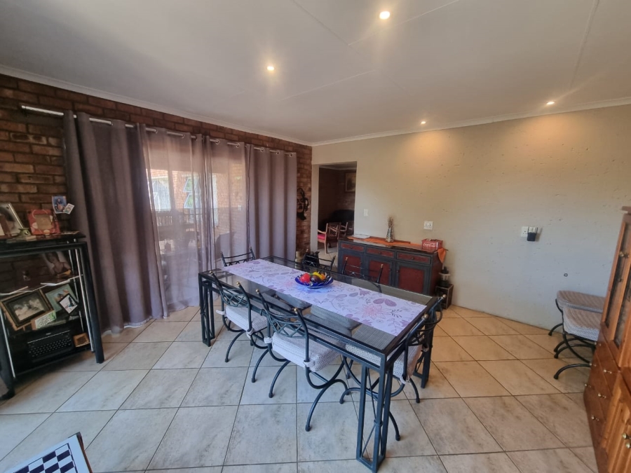 3 Bedroom Property for Sale in Vaaloewer Gauteng