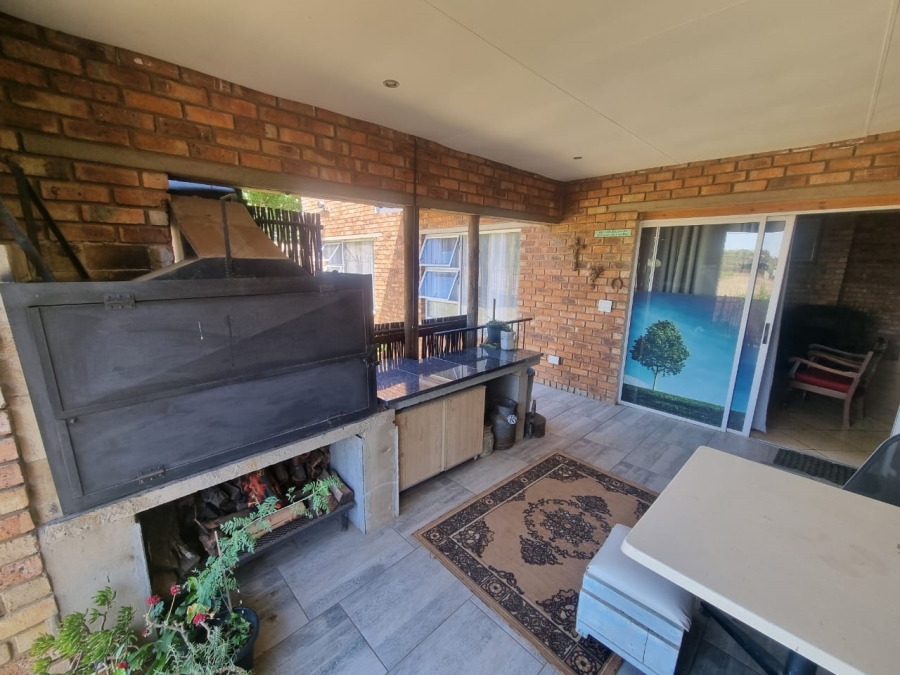 3 Bedroom Property for Sale in Vaaloewer Gauteng