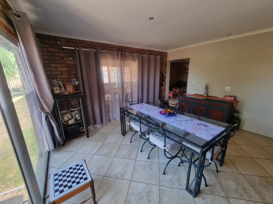 3 Bedroom Property for Sale in Vaaloewer Gauteng