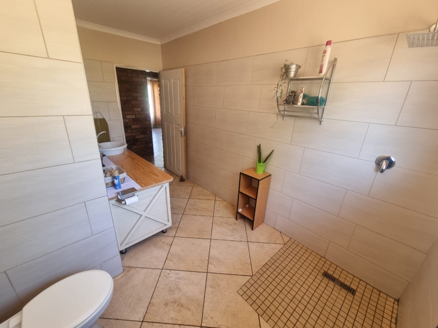 3 Bedroom Property for Sale in Vaaloewer Gauteng