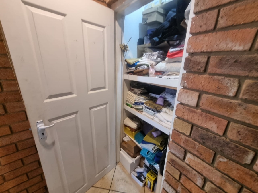 3 Bedroom Property for Sale in Vaaloewer Gauteng