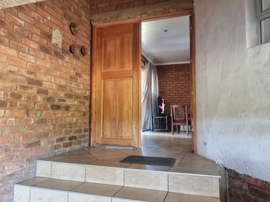 3 Bedroom Property for Sale in Vaaloewer Gauteng