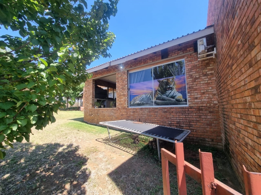 3 Bedroom Property for Sale in Vaaloewer Gauteng