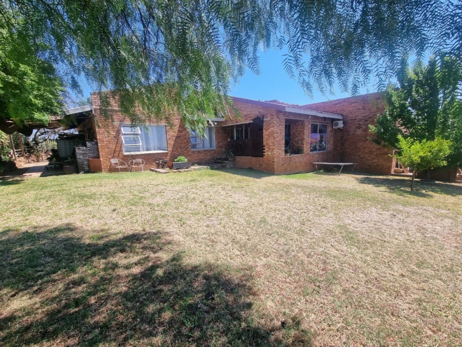 3 Bedroom Property for Sale in Vaaloewer Gauteng