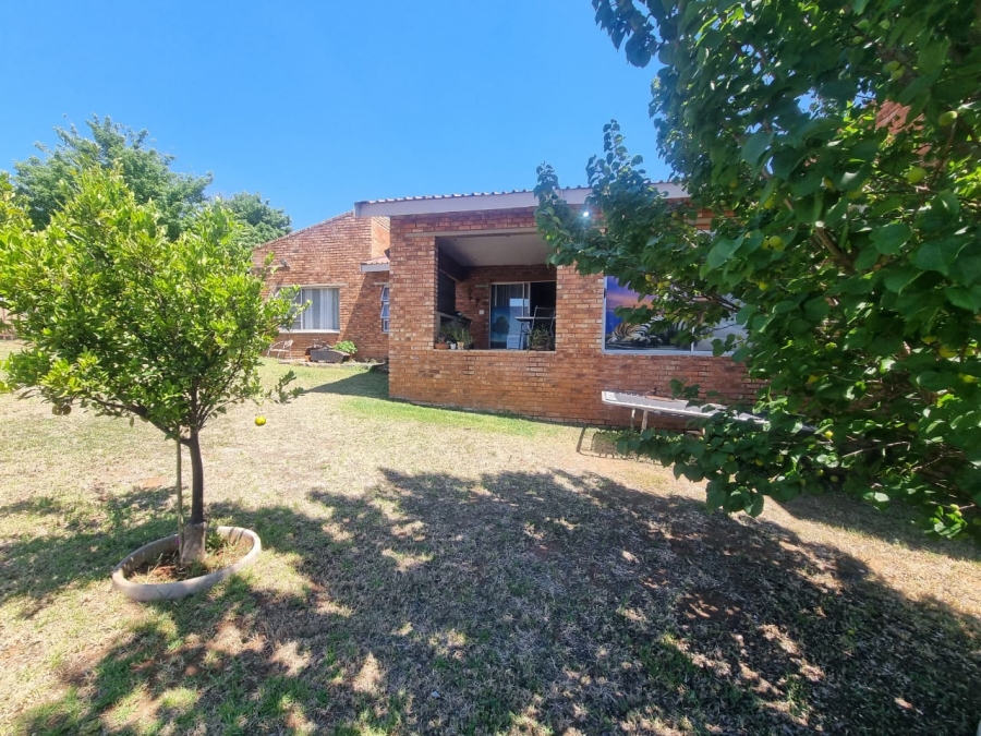 3 Bedroom Property for Sale in Vaaloewer Gauteng