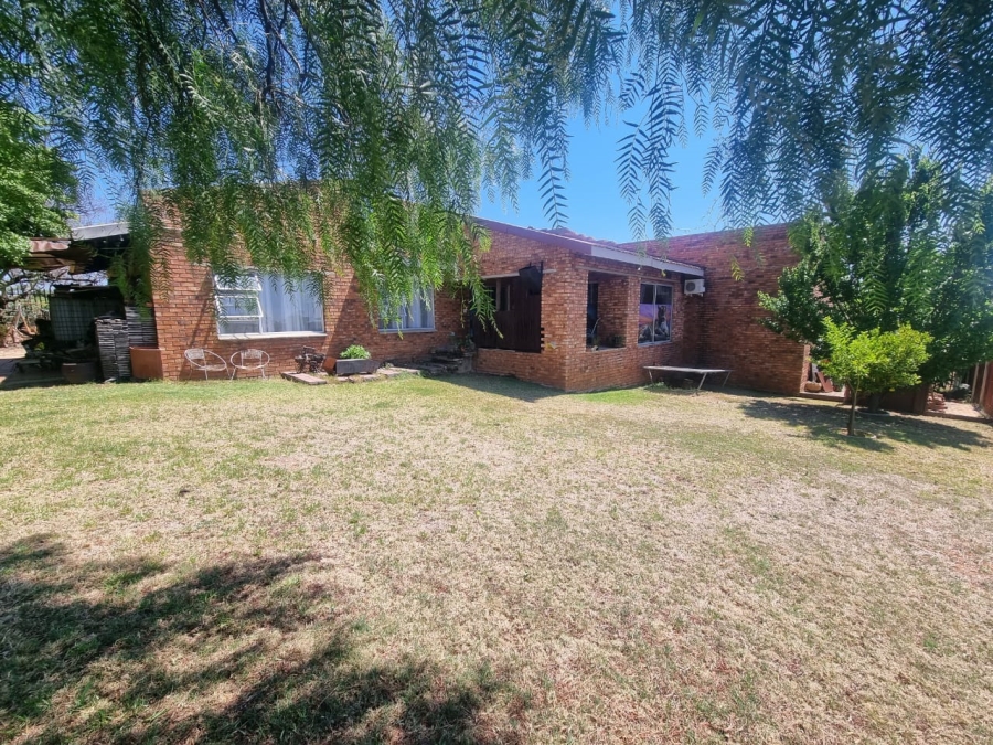 3 Bedroom Property for Sale in Vaaloewer Gauteng