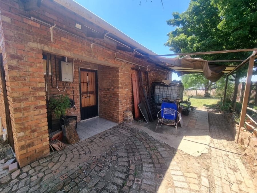 3 Bedroom Property for Sale in Vaaloewer Gauteng