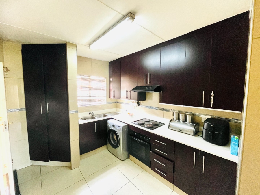 2 Bedroom Property for Sale in Buccleuch Gauteng