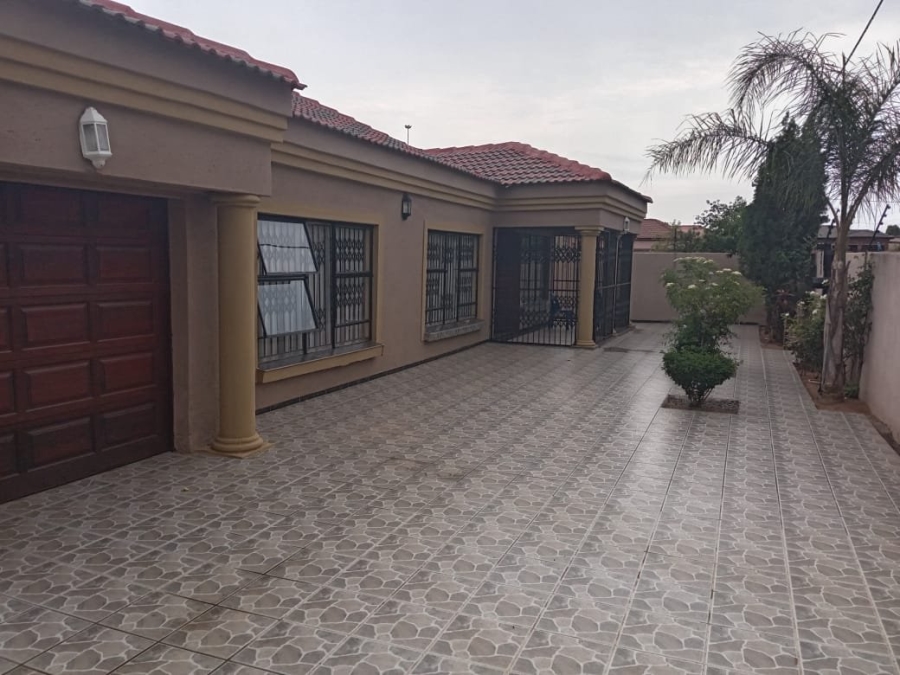3 Bedroom Property for Sale in Soshanguve JJ Gauteng