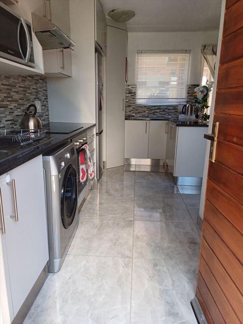 2 Bedroom Property for Sale in Edleen Gauteng