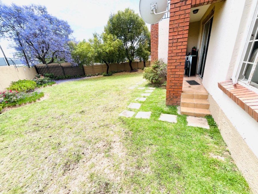 To Let 2 Bedroom Property for Rent in Buccleuch Gauteng