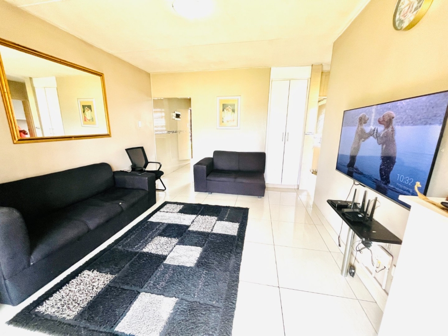 To Let 2 Bedroom Property for Rent in Buccleuch Gauteng