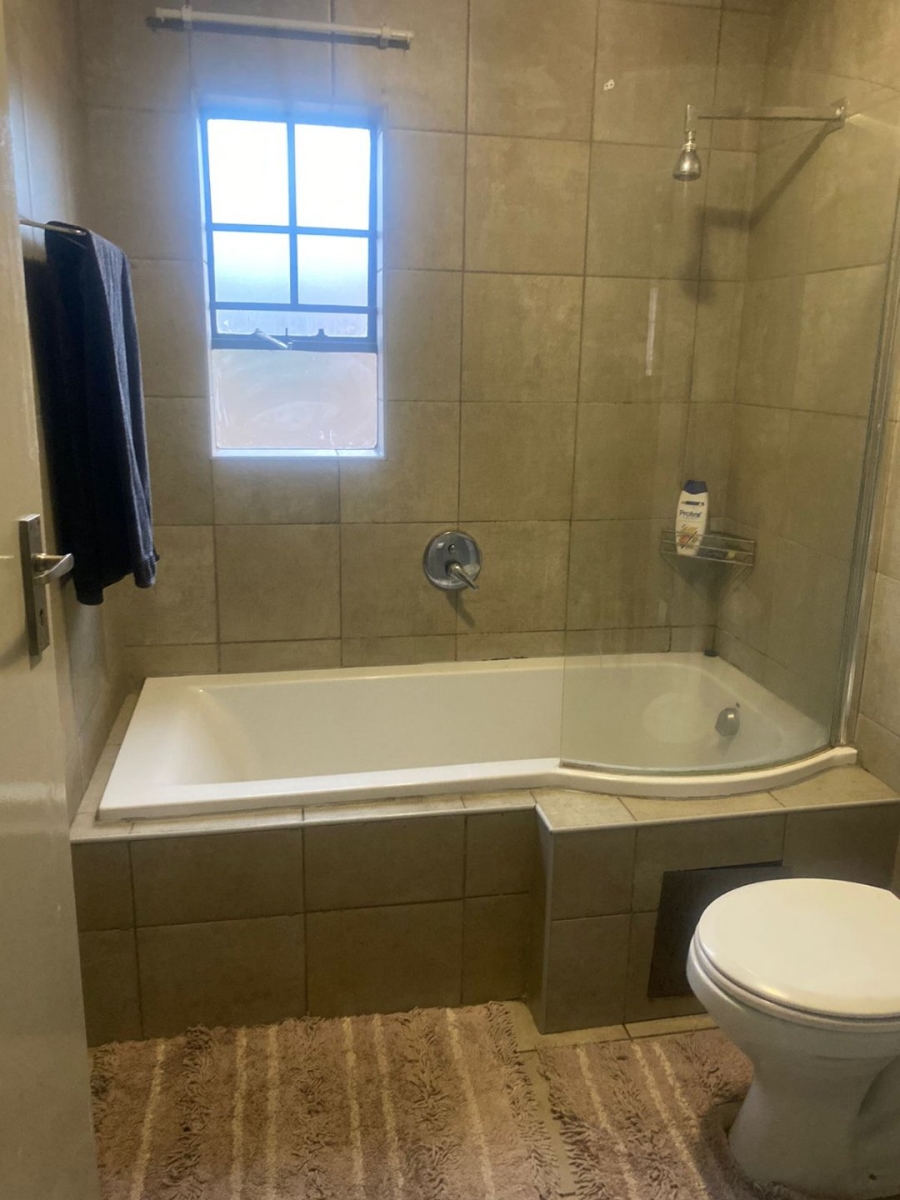 2 Bedroom Property for Sale in Montana Tuine Gauteng