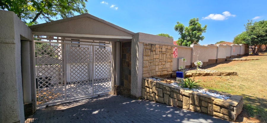 To Let 3 Bedroom Property for Rent in Bassonia Gauteng