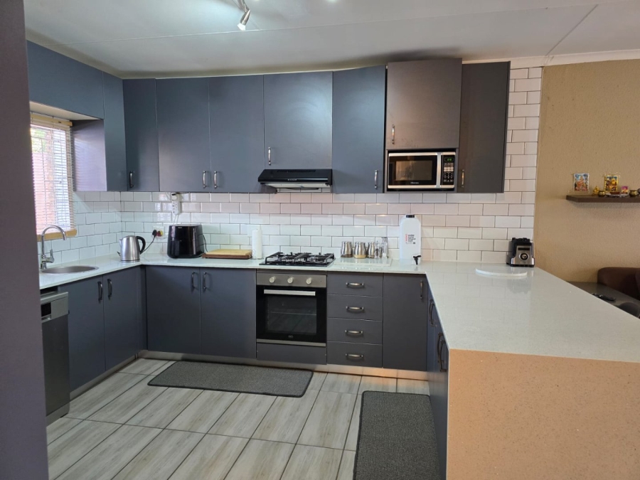 2 Bedroom Property for Sale in Witfield Gauteng