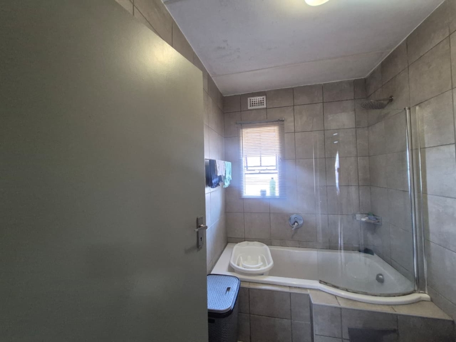 2 Bedroom Property for Sale in Montana Tuine Gauteng