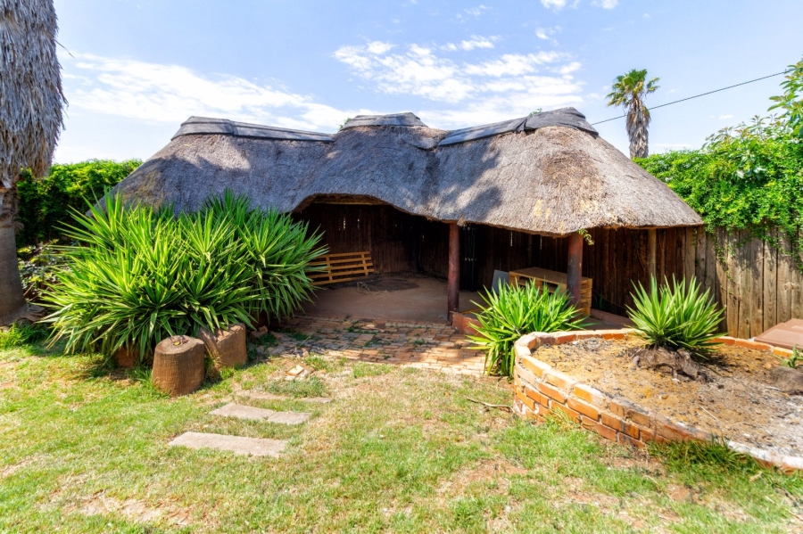 To Let 3 Bedroom Property for Rent in Kenmare Gauteng