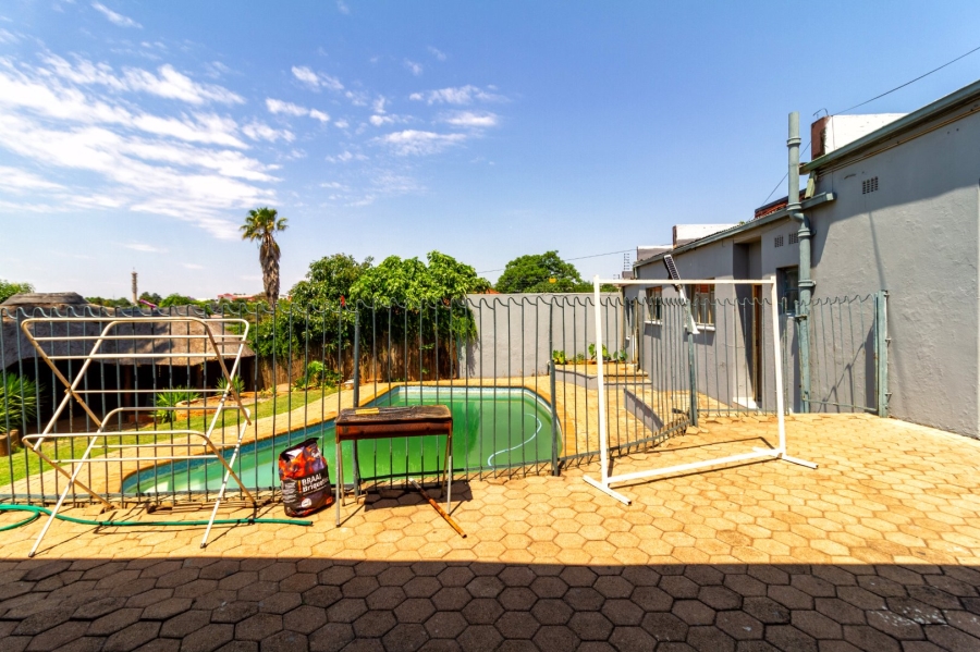 To Let 3 Bedroom Property for Rent in Kenmare Gauteng