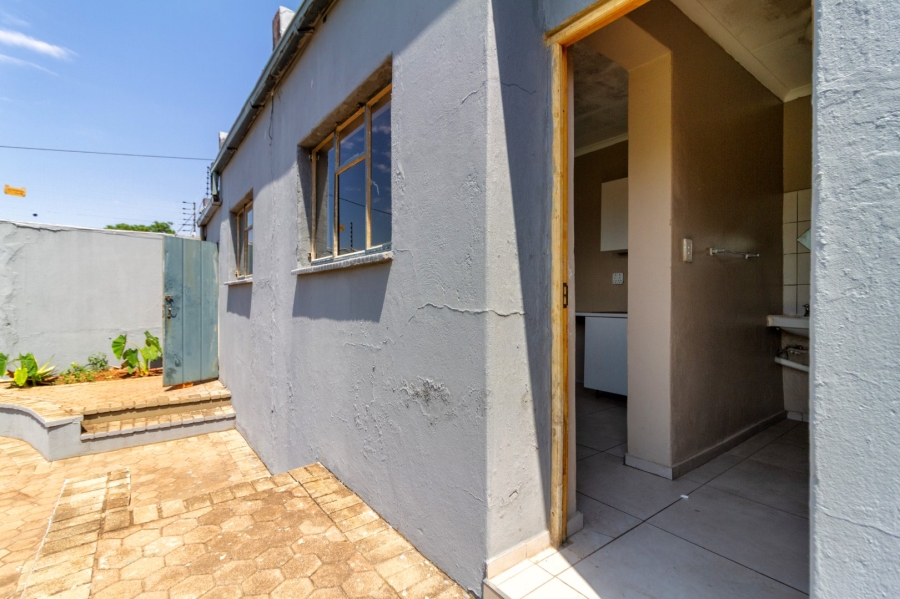 To Let 3 Bedroom Property for Rent in Kenmare Gauteng