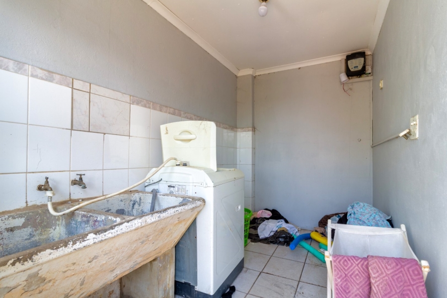 To Let 3 Bedroom Property for Rent in Kenmare Gauteng