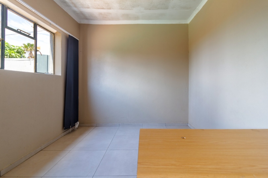 To Let 3 Bedroom Property for Rent in Kenmare Gauteng