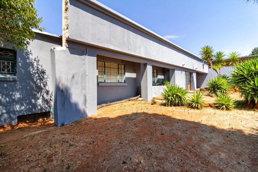 To Let 3 Bedroom Property for Rent in Kenmare Gauteng