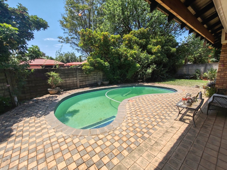 To Let 4 Bedroom Property for Rent in Doornpoort Gauteng