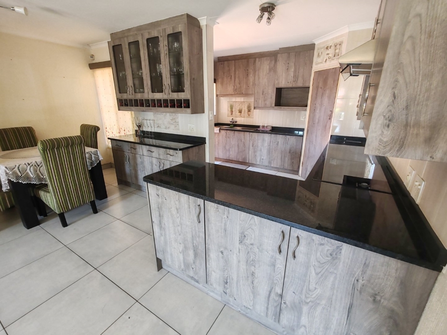 To Let 4 Bedroom Property for Rent in Doornpoort Gauteng