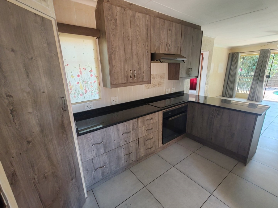 To Let 4 Bedroom Property for Rent in Doornpoort Gauteng