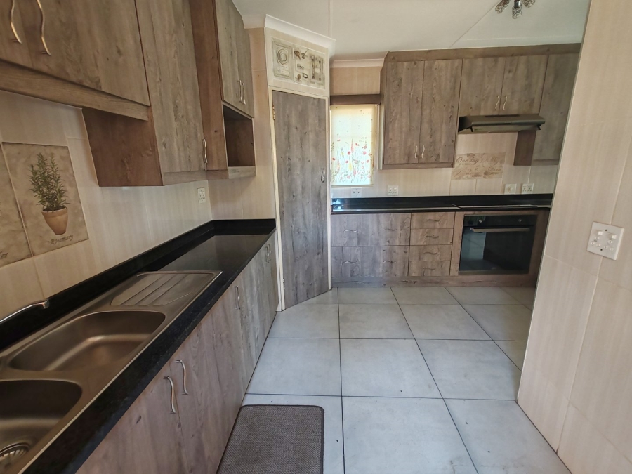 To Let 4 Bedroom Property for Rent in Doornpoort Gauteng