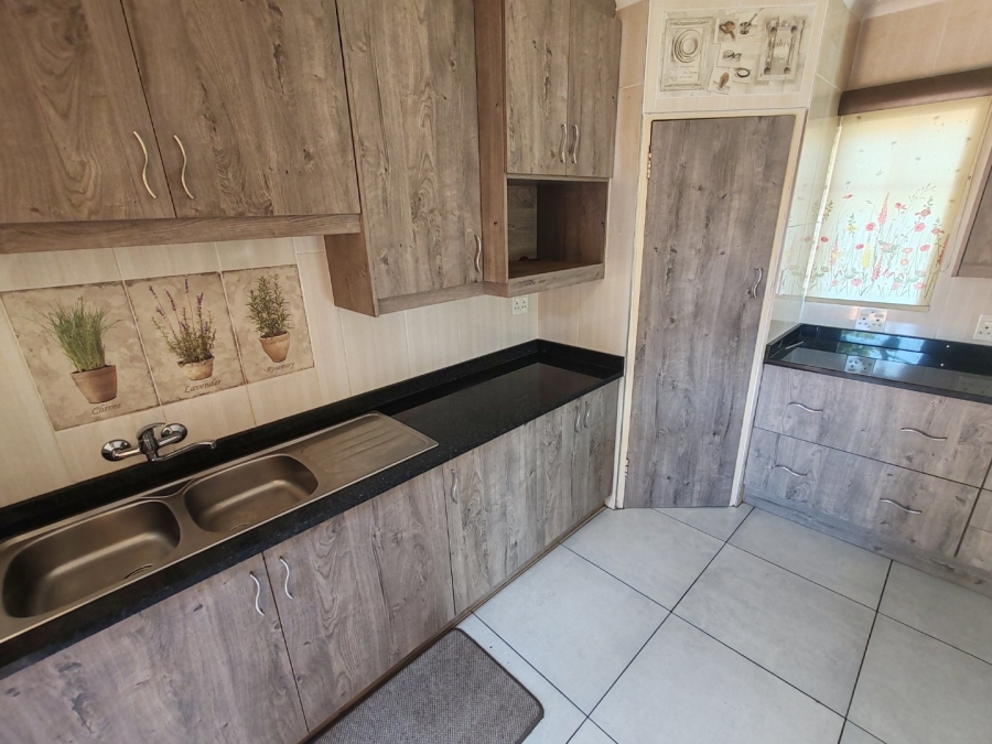 To Let 4 Bedroom Property for Rent in Doornpoort Gauteng