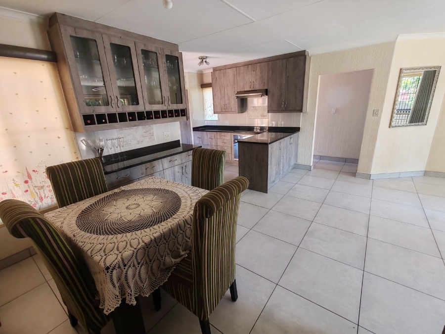 To Let 4 Bedroom Property for Rent in Doornpoort Gauteng