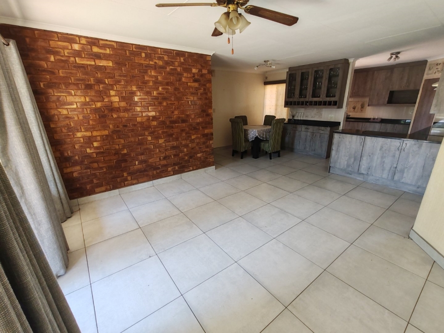 To Let 4 Bedroom Property for Rent in Doornpoort Gauteng