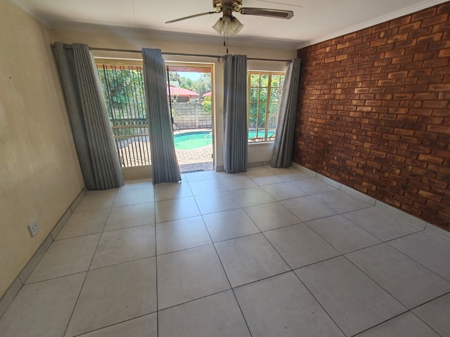 To Let 4 Bedroom Property for Rent in Doornpoort Gauteng