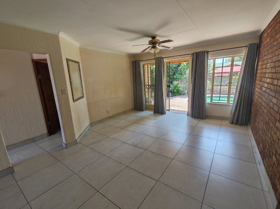 To Let 4 Bedroom Property for Rent in Doornpoort Gauteng