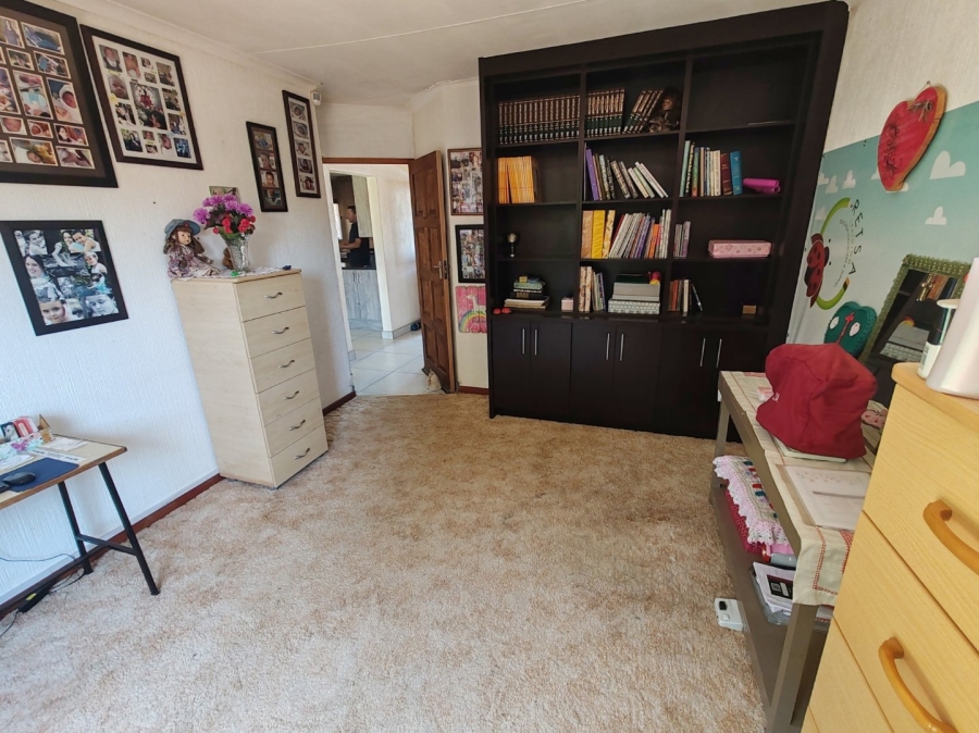 To Let 4 Bedroom Property for Rent in Doornpoort Gauteng