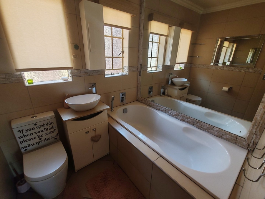 To Let 4 Bedroom Property for Rent in Doornpoort Gauteng