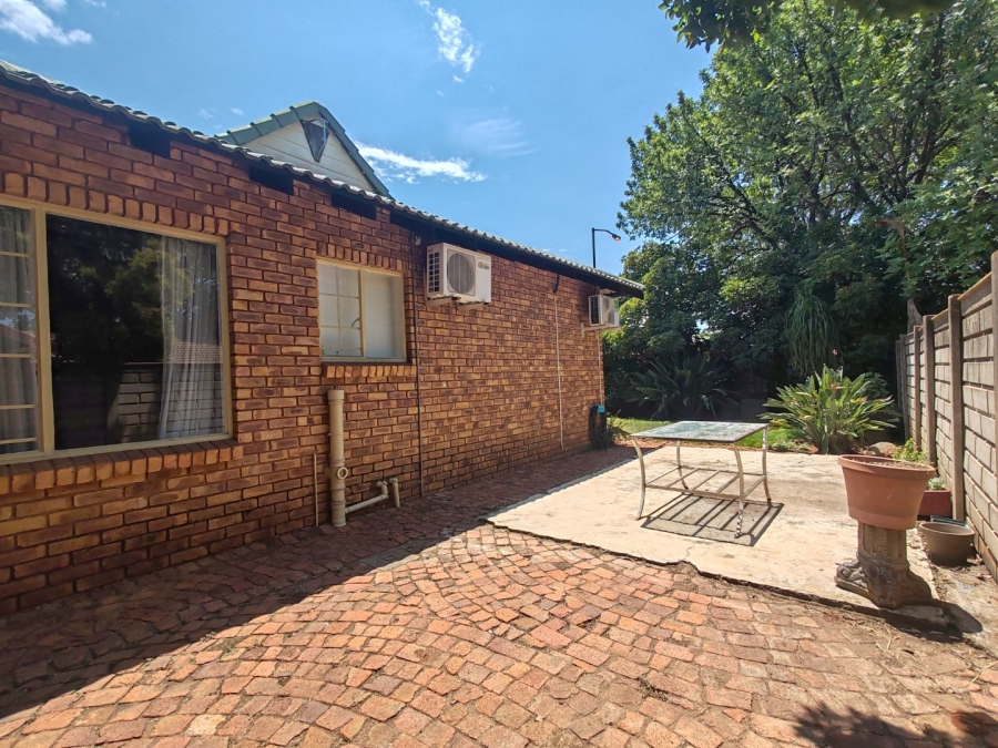 To Let 4 Bedroom Property for Rent in Doornpoort Gauteng