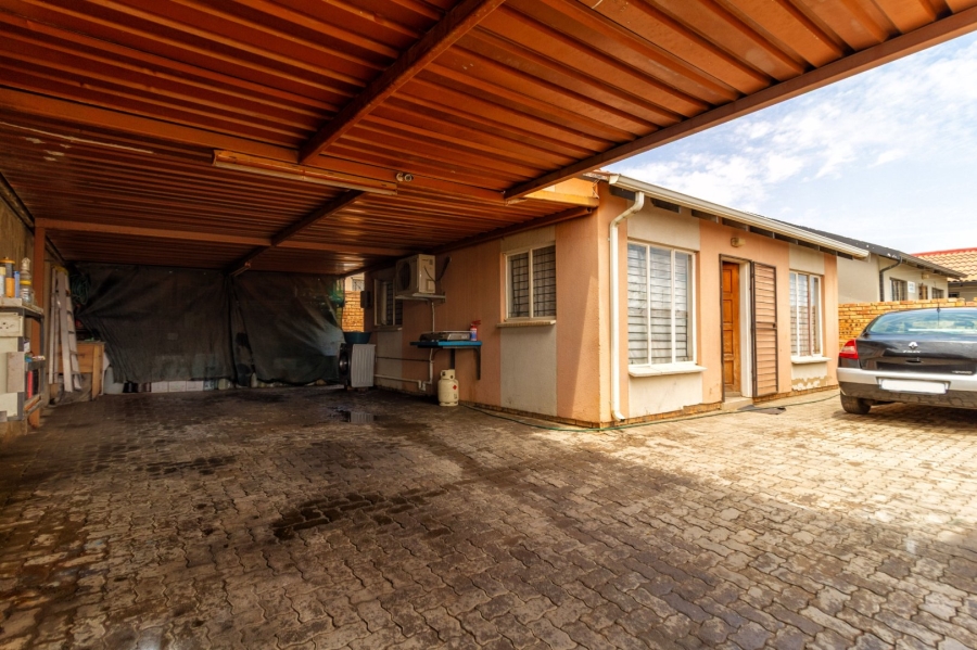 2 Bedroom Property for Sale in Cosmo City Gauteng