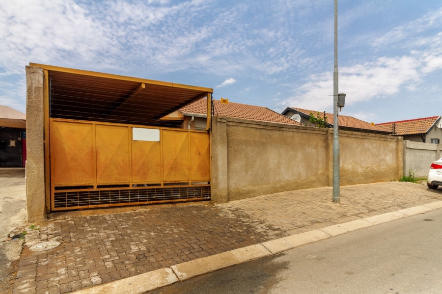 2 Bedroom Property for Sale in Cosmo City Gauteng