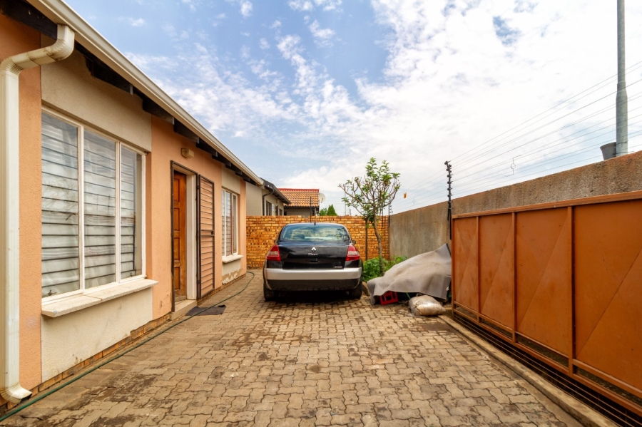 2 Bedroom Property for Sale in Cosmo City Gauteng