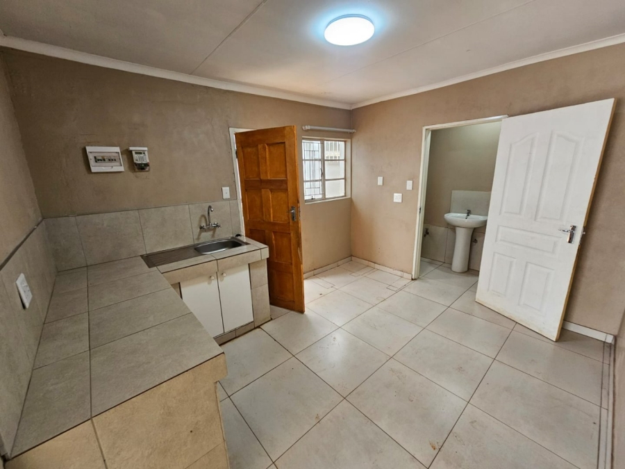 To Let 1 Bedroom Property for Rent in Laudium Gauteng