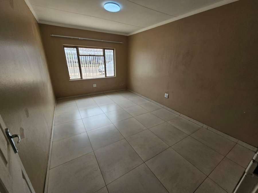 To Let 1 Bedroom Property for Rent in Laudium Gauteng