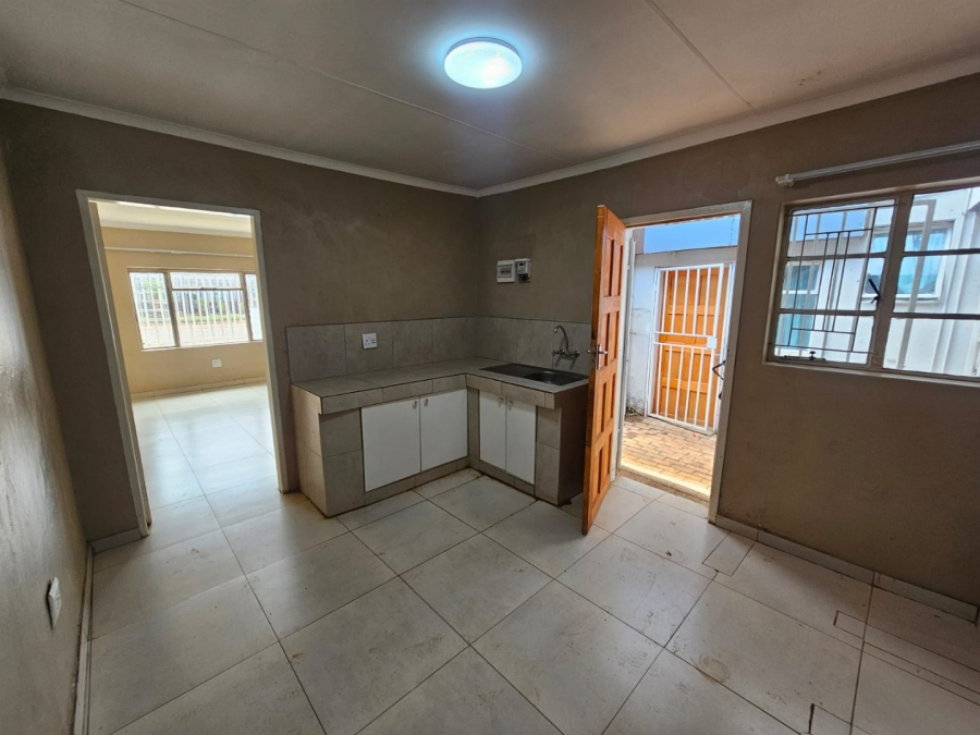 To Let 1 Bedroom Property for Rent in Laudium Gauteng
